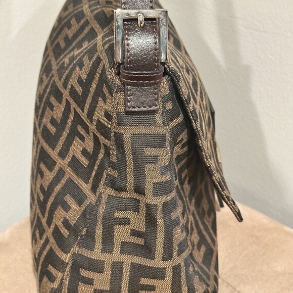 Authentic Fendi Zucca Mama Baguette – Excellent Condition - Picture 4 of 10